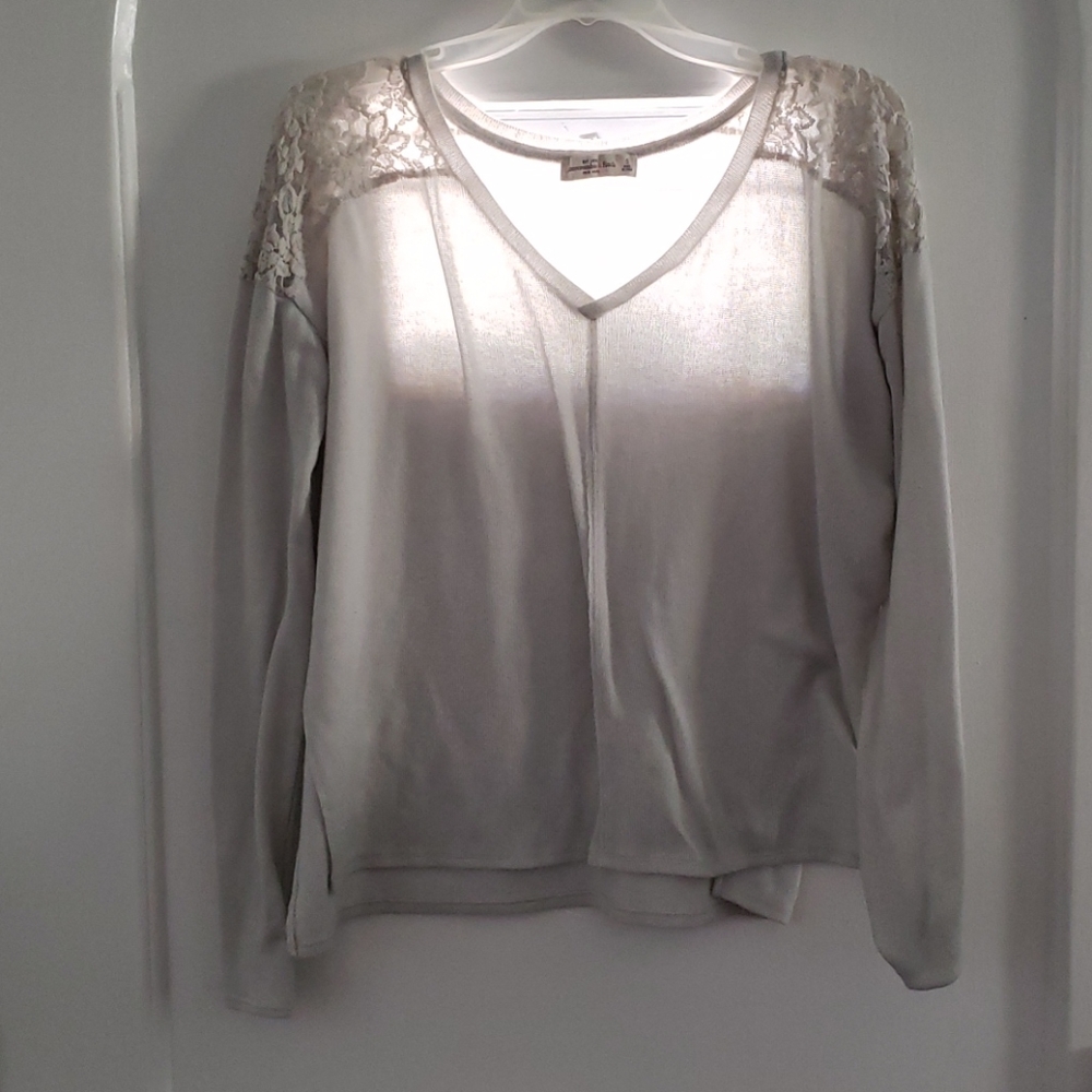 3/$15 Gray light weight sweater